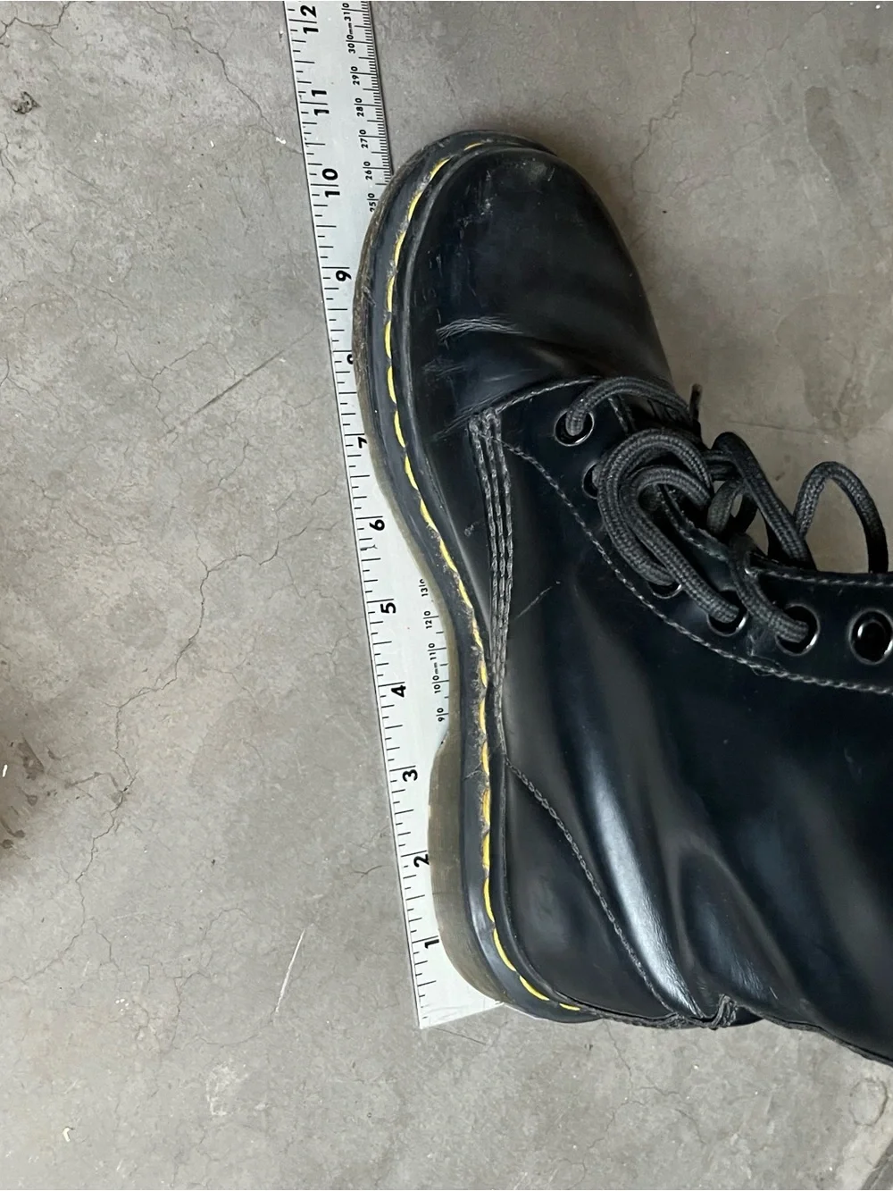 Dr. Martens classic lace